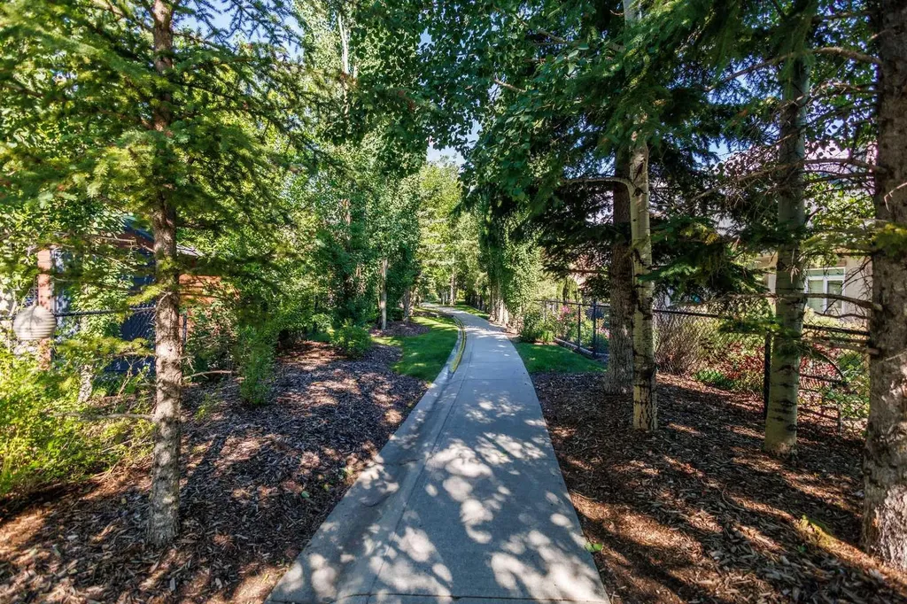 75 Discovery Ridge Mount SW Calgary AB T3H 5G2