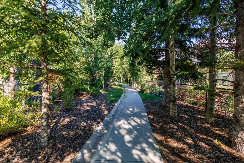 75 Discovery Ridge Mount SW Calgary AB T3H 5G2