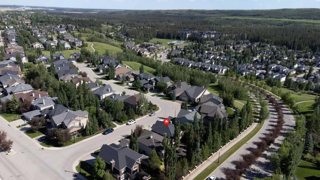 75 Discovery Ridge Mount SW Calgary AB T3H 5G2