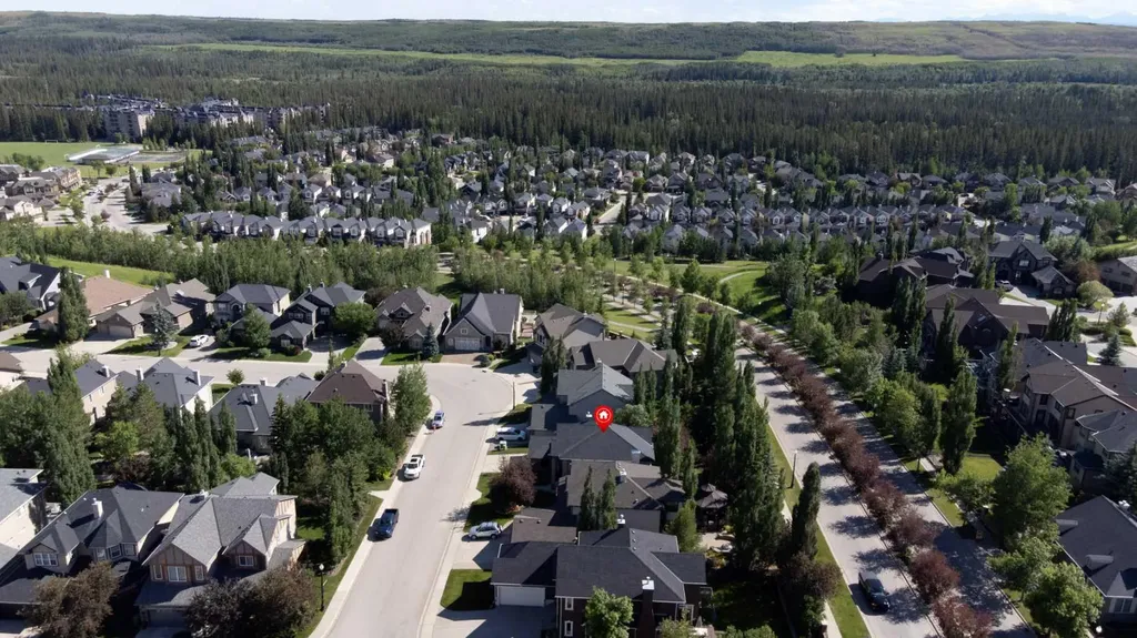 75 Discovery Ridge Mount SW Calgary AB T3H 5G2