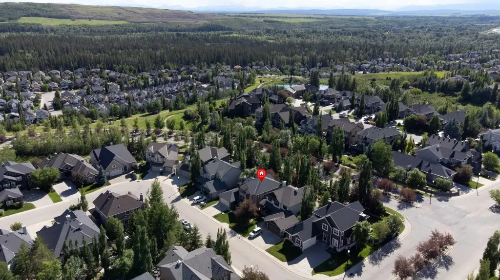 75 Discovery Ridge Mount SW Calgary AB T3H 5G2