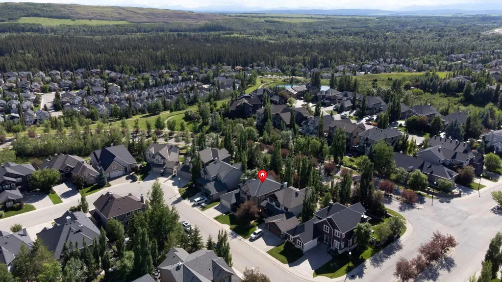 75 Discovery Ridge Mount SW Calgary AB T3H 5G2