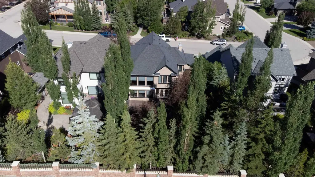 75 Discovery Ridge Mount SW Calgary AB T3H 5G2