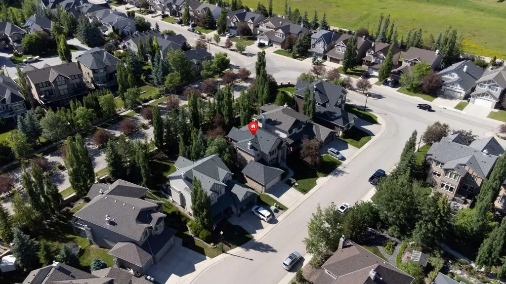 75 Discovery Ridge Mount SW Calgary AB T3H 5G2