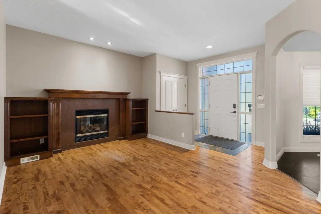 75 Discovery Ridge Mount SW Calgary AB T3H 5G2
