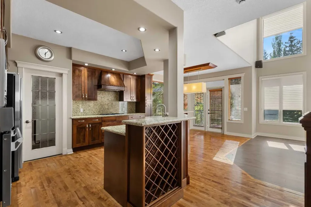 75 Discovery Ridge Mount SW Calgary AB T3H 5G2