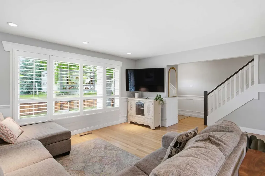 8616 Elbow Drive SW Calgary AB T2V 1K7