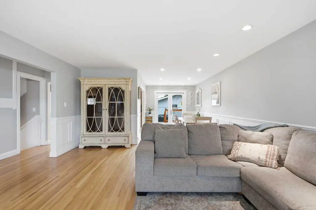 8616 Elbow Drive SW Calgary AB T2V 1K7