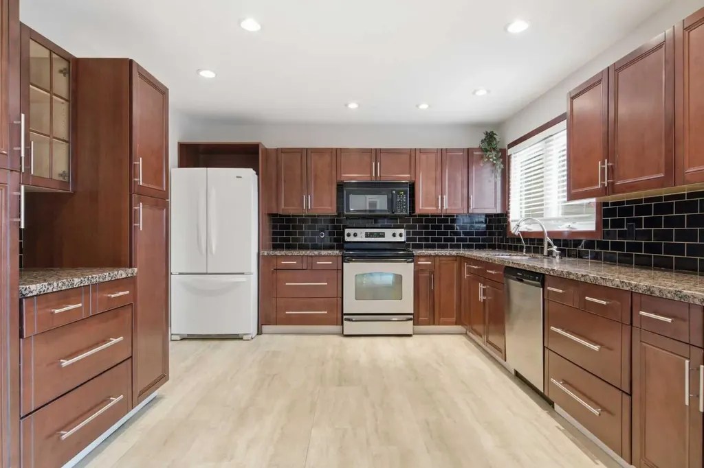 8616 Elbow Drive SW Calgary AB T2V 1K7