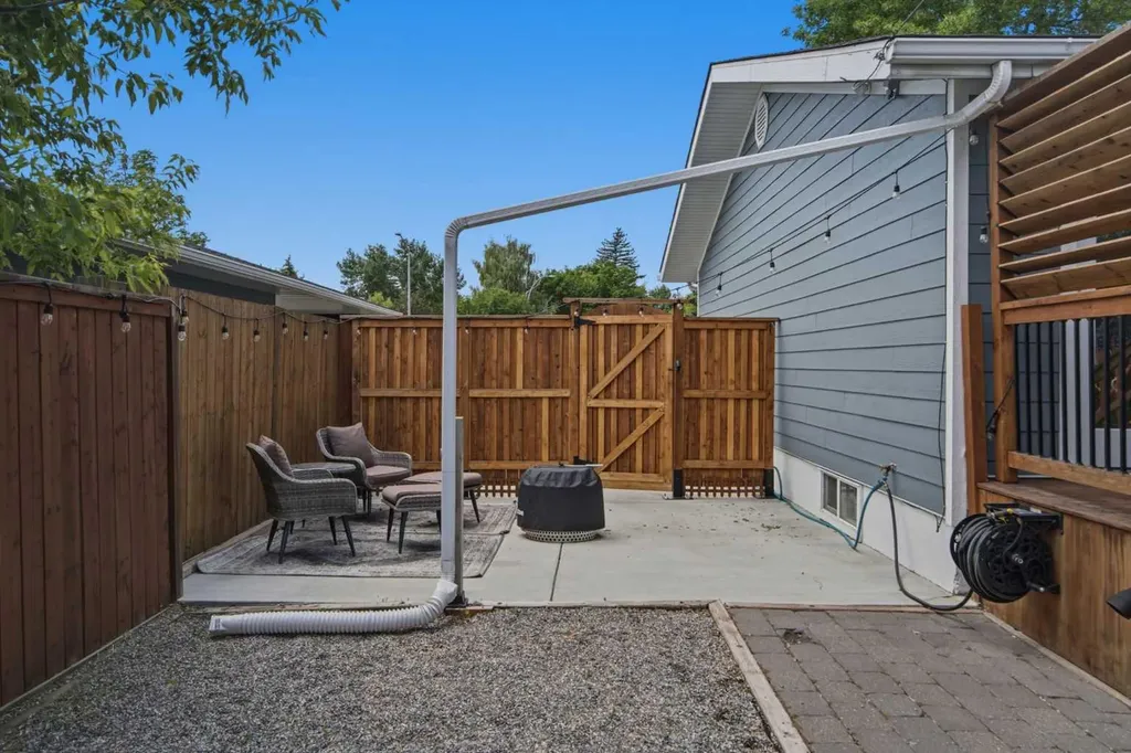 8616 Elbow Drive SW Calgary AB T2V 1K7
