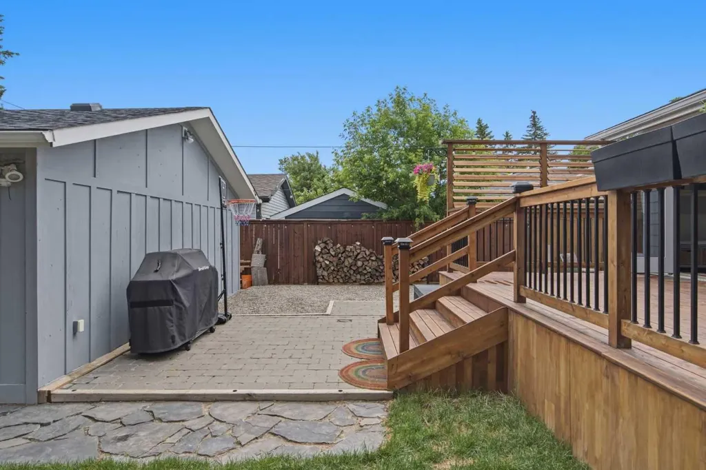 8616 Elbow Drive SW Calgary AB T2V 1K7