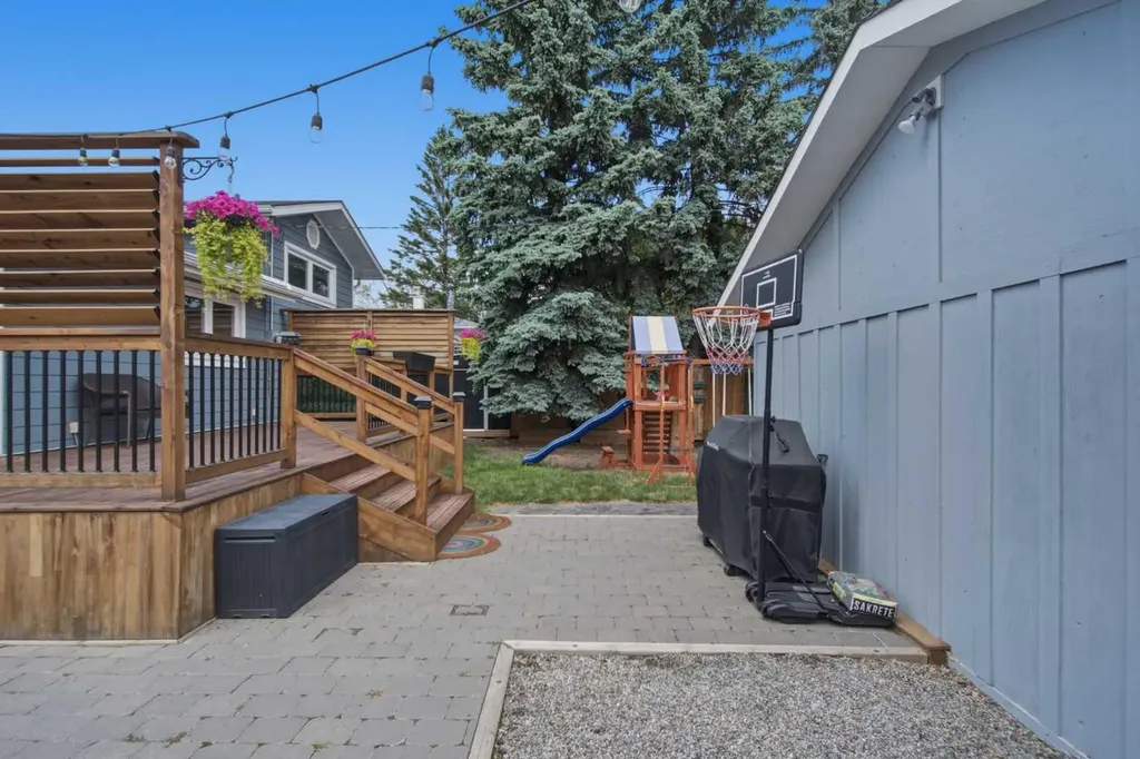 8616 Elbow Drive SW Calgary AB T2V 1K7