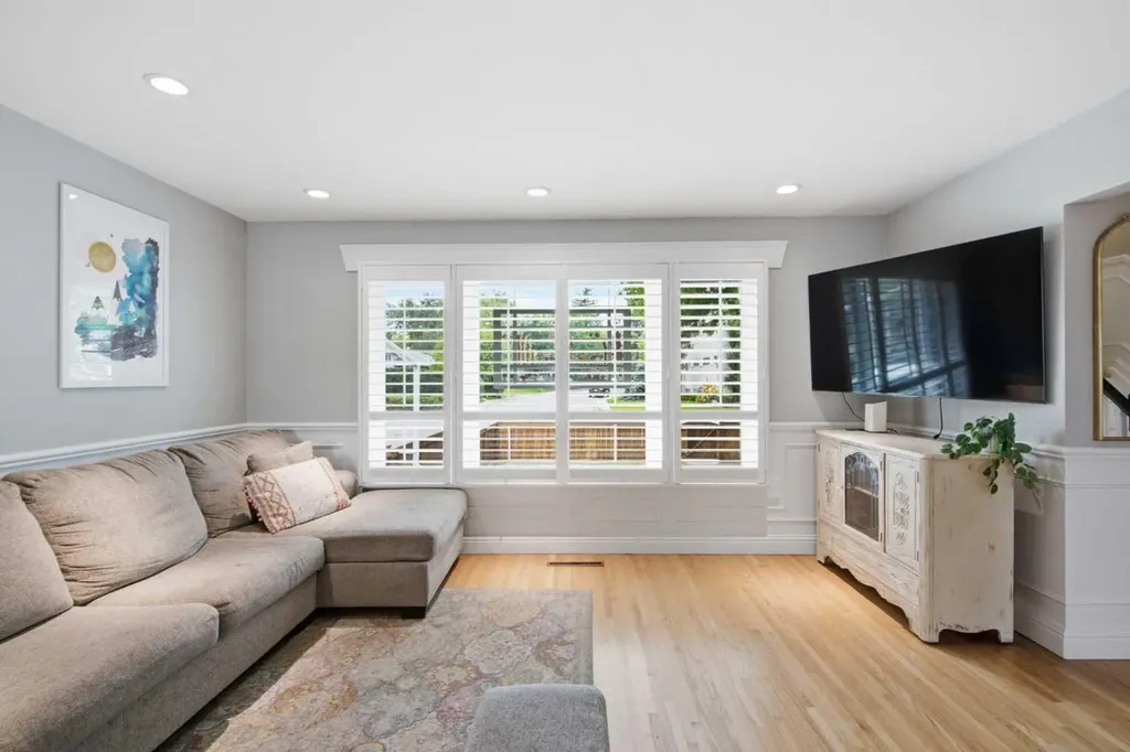 8616 Elbow Drive SW Calgary AB T2V 1K7