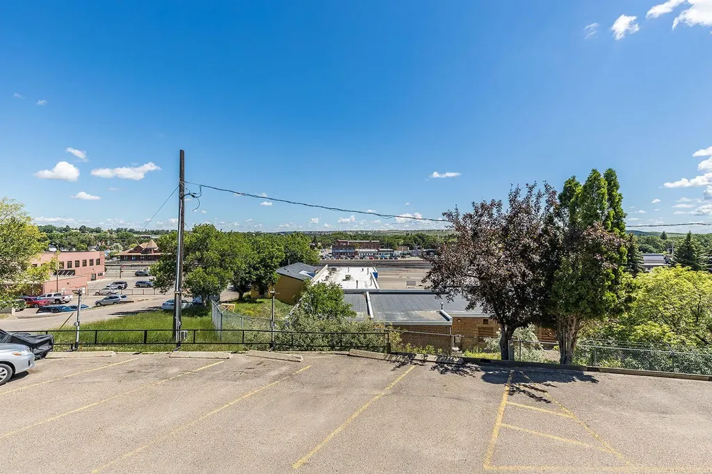 637 5 Street SE Medicine Hat AB T1A0N4