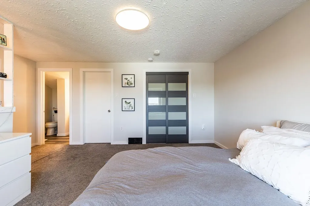 637 5 Street SE Medicine Hat AB T1A0N4