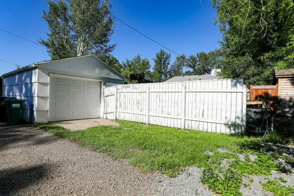 1130 12b Street South Lethbridge AB T1K1S2