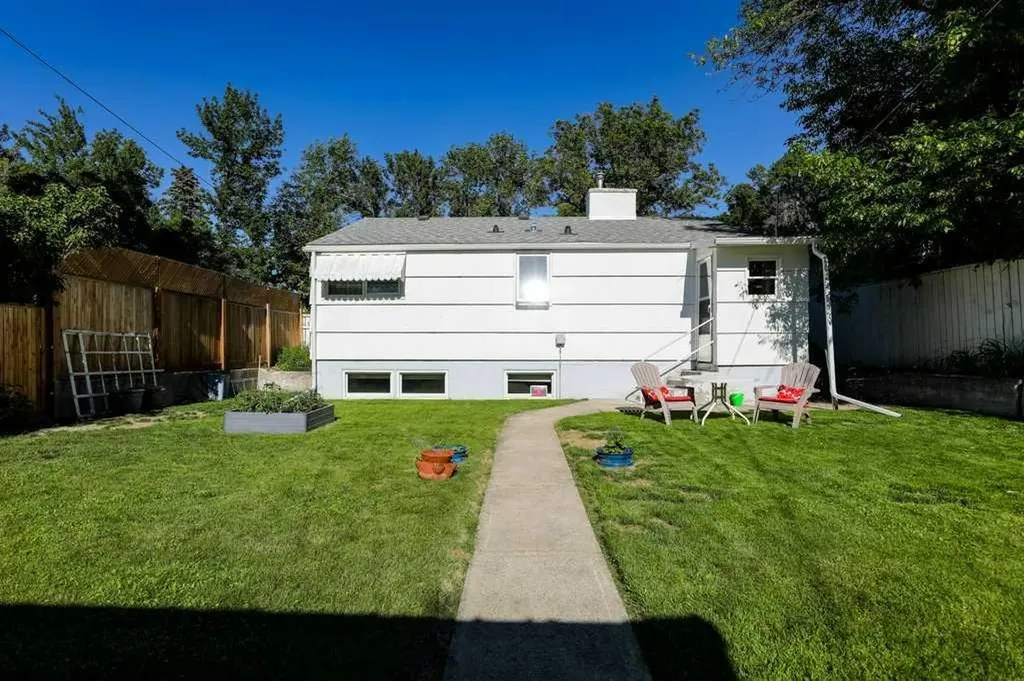 1130 12b Street South Lethbridge AB T1K1S2