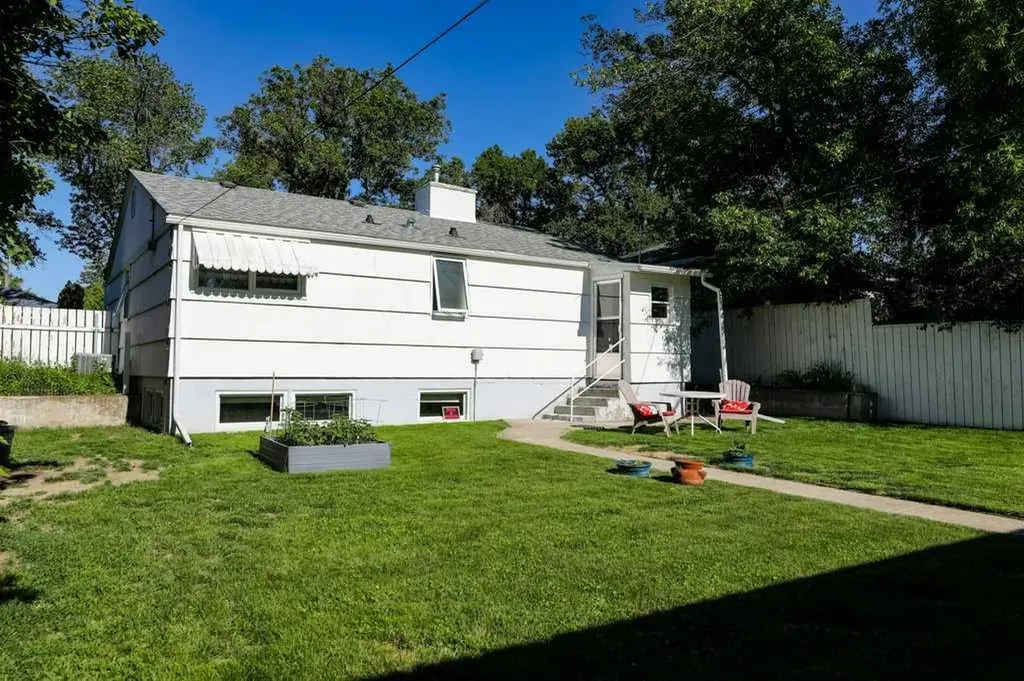 1130 12b Street South Lethbridge AB T1K1S2