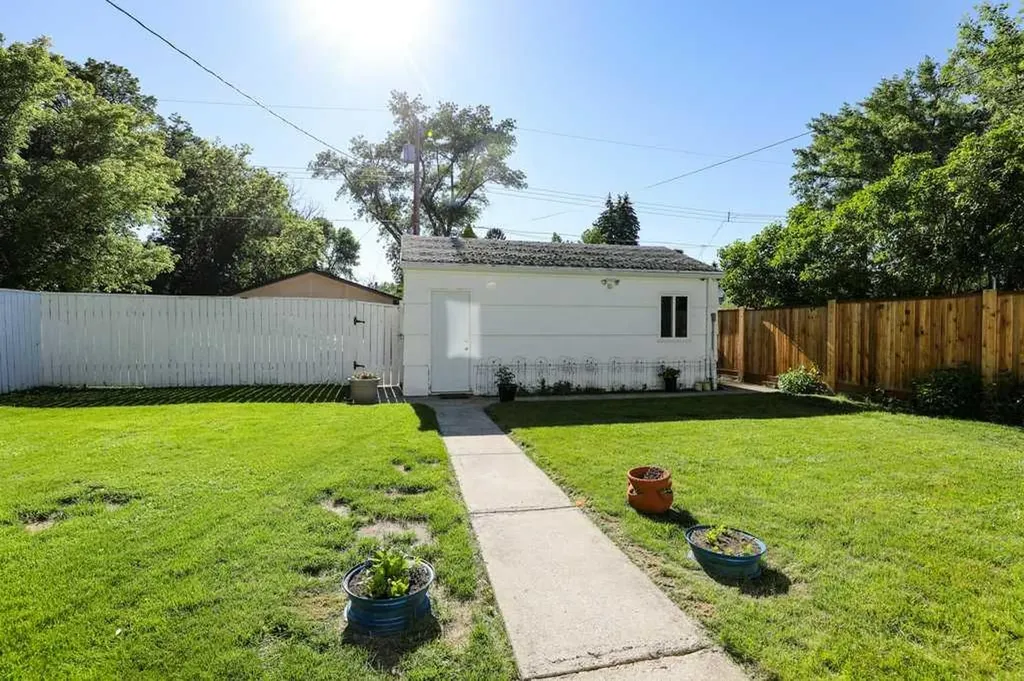 1130 12b Street South Lethbridge AB T1K1S2
