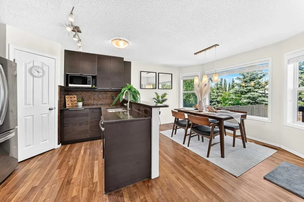 50 Royal Birch Terrace NW Calgary AB T3G 5N7