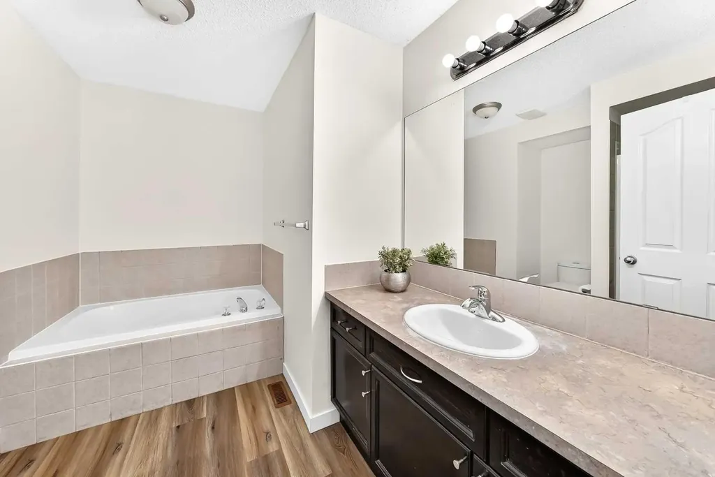 50 Royal Birch Terrace NW Calgary AB T3G 5N7