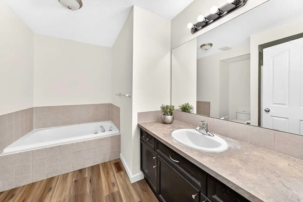 50 Royal Birch Terrace NW Calgary AB T3G 5N7