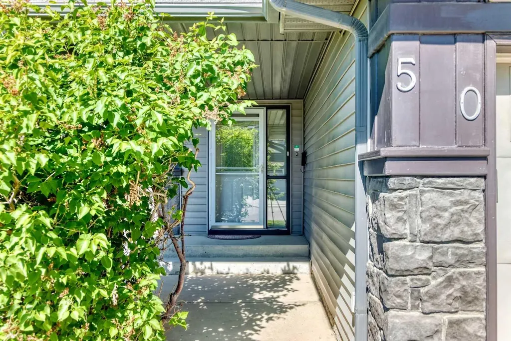 50 Royal Birch Terrace NW Calgary AB T3G 5N7