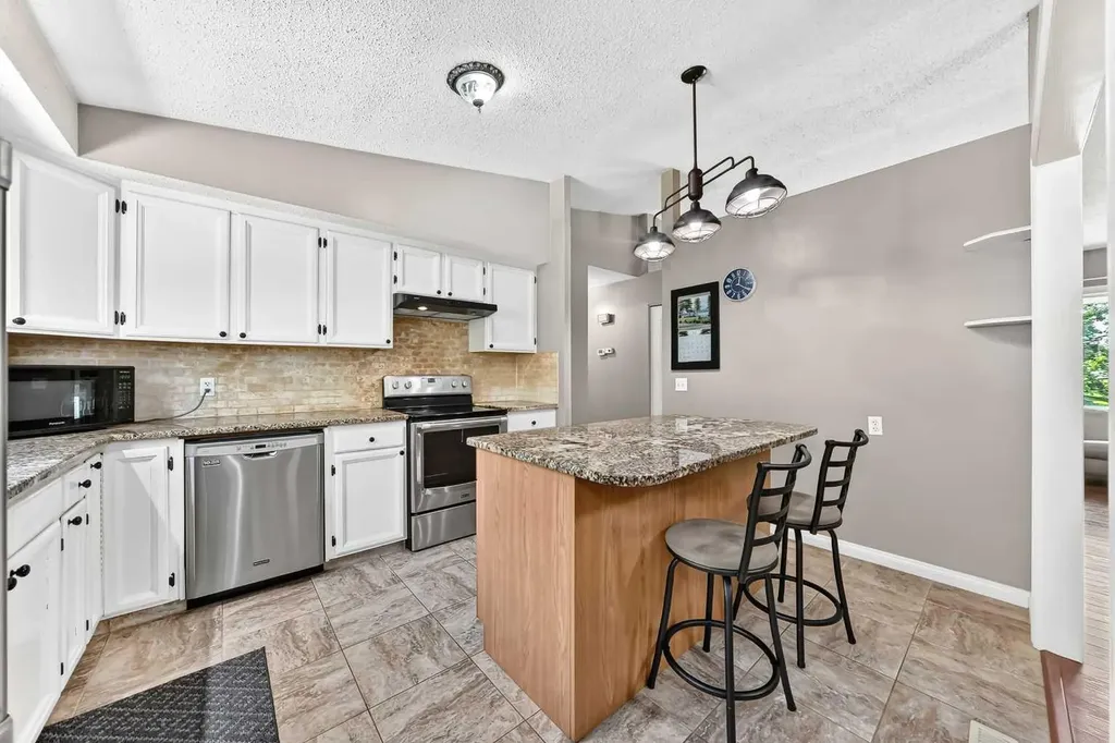 11335 Braeside Drive SW Calgary AB T2W 2V6