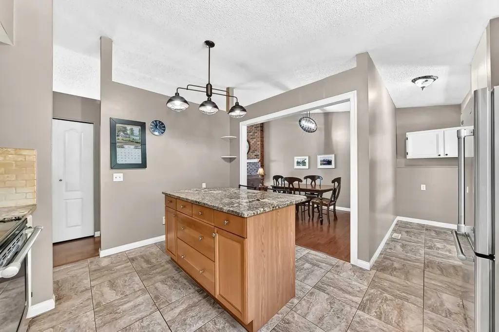 11335 Braeside Drive SW Calgary AB T2W 2V6