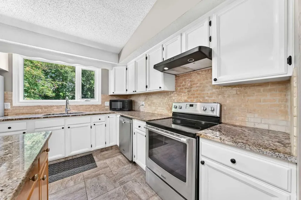 11335 Braeside Drive SW Calgary AB T2W 2V6
