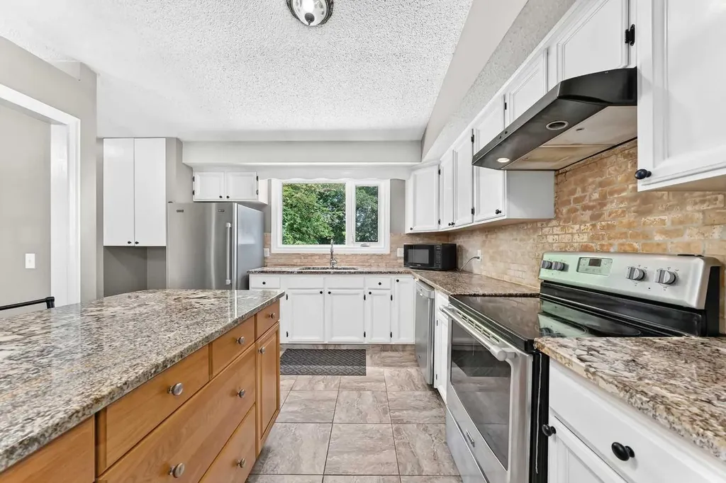 11335 Braeside Drive SW Calgary AB T2W 2V6
