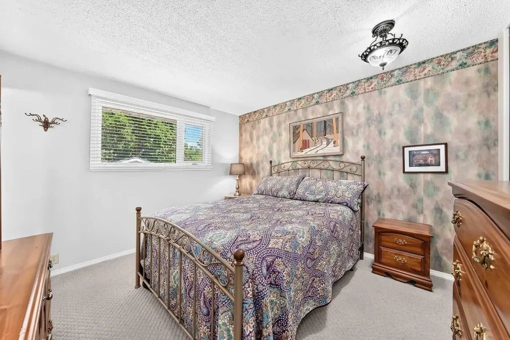 11335 Braeside Drive SW Calgary AB T2W 2V6