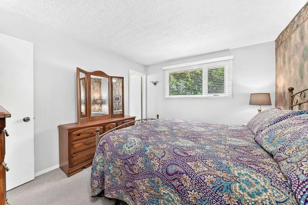 11335 Braeside Drive SW Calgary AB T2W 2V6