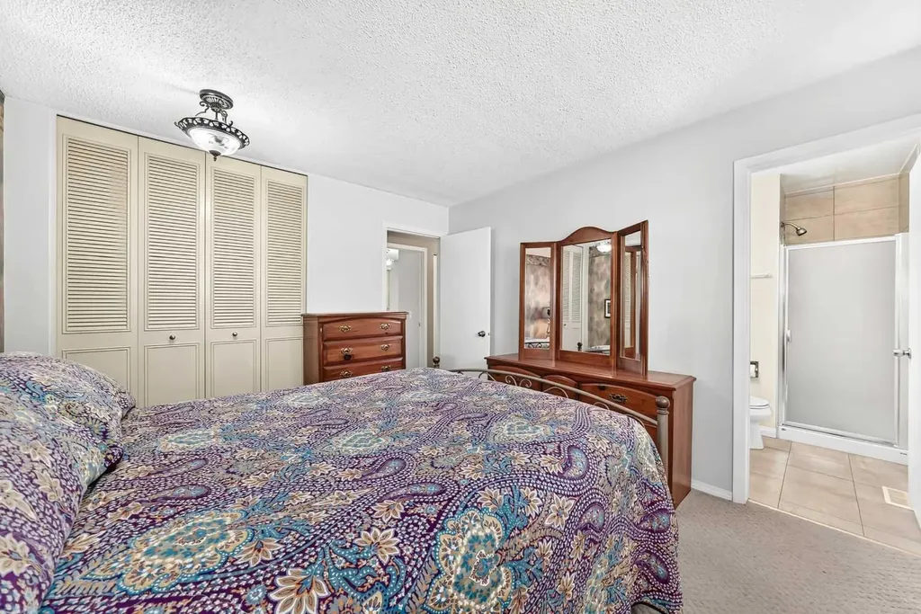 11335 Braeside Drive SW Calgary AB T2W 2V6