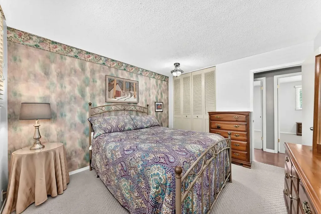 11335 Braeside Drive SW Calgary AB T2W 2V6