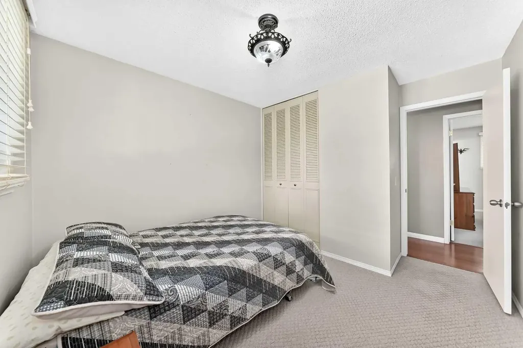 11335 Braeside Drive SW Calgary AB T2W 2V6