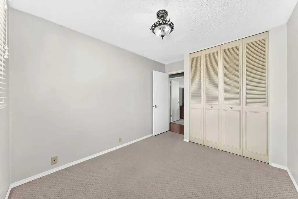 11335 Braeside Drive SW Calgary AB T2W 2V6