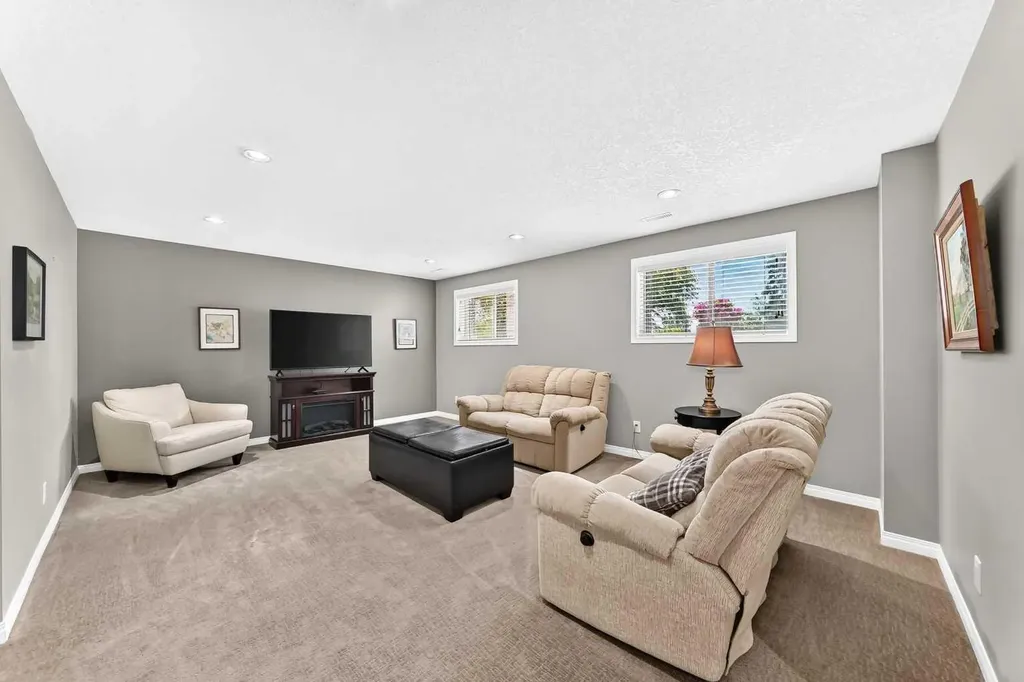 11335 Braeside Drive SW Calgary AB T2W 2V6