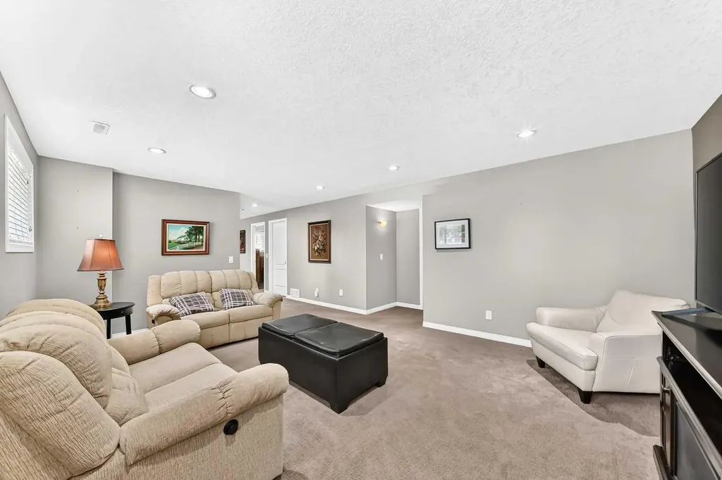 11335 Braeside Drive SW Calgary AB T2W 2V6