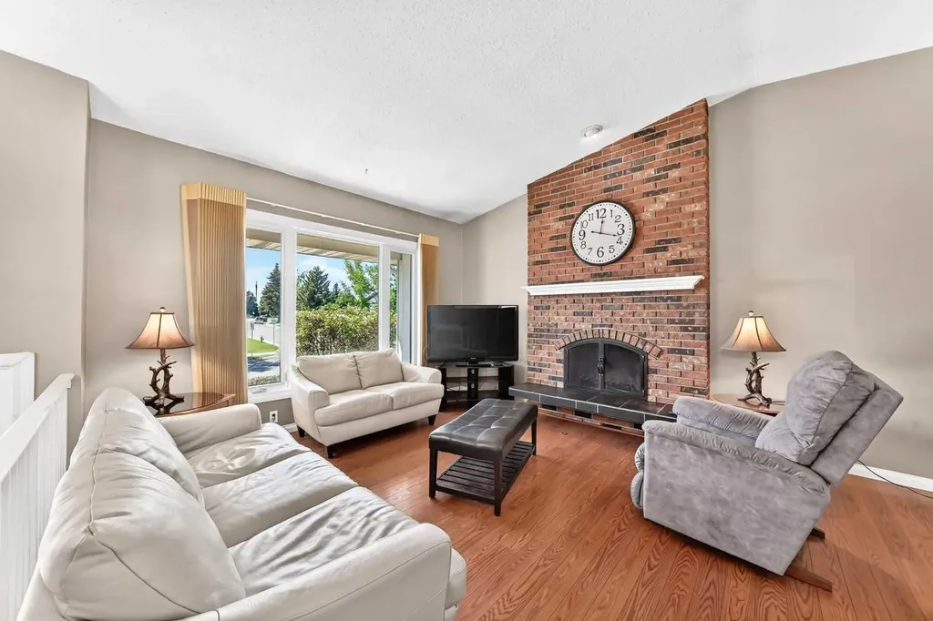11335 Braeside Drive SW Calgary AB T2W 2V6