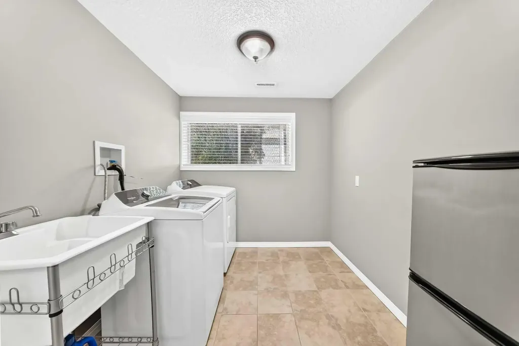 11335 Braeside Drive SW Calgary AB T2W 2V6