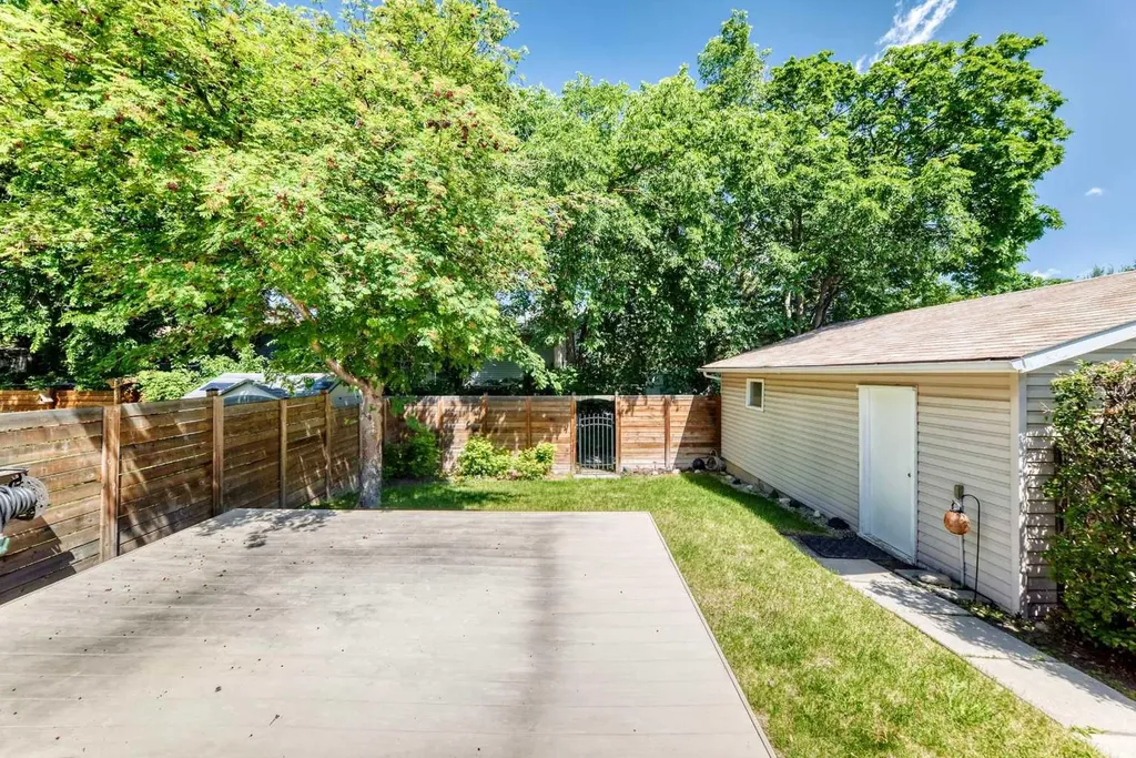 11335 Braeside Drive SW Calgary AB T2W 2V6
