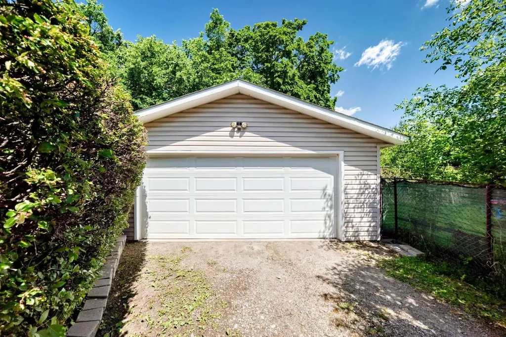 11335 Braeside Drive SW Calgary AB T2W 2V6