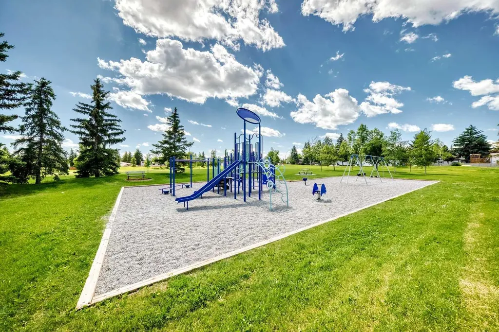 11335 Braeside Drive SW Calgary AB T2W 2V6