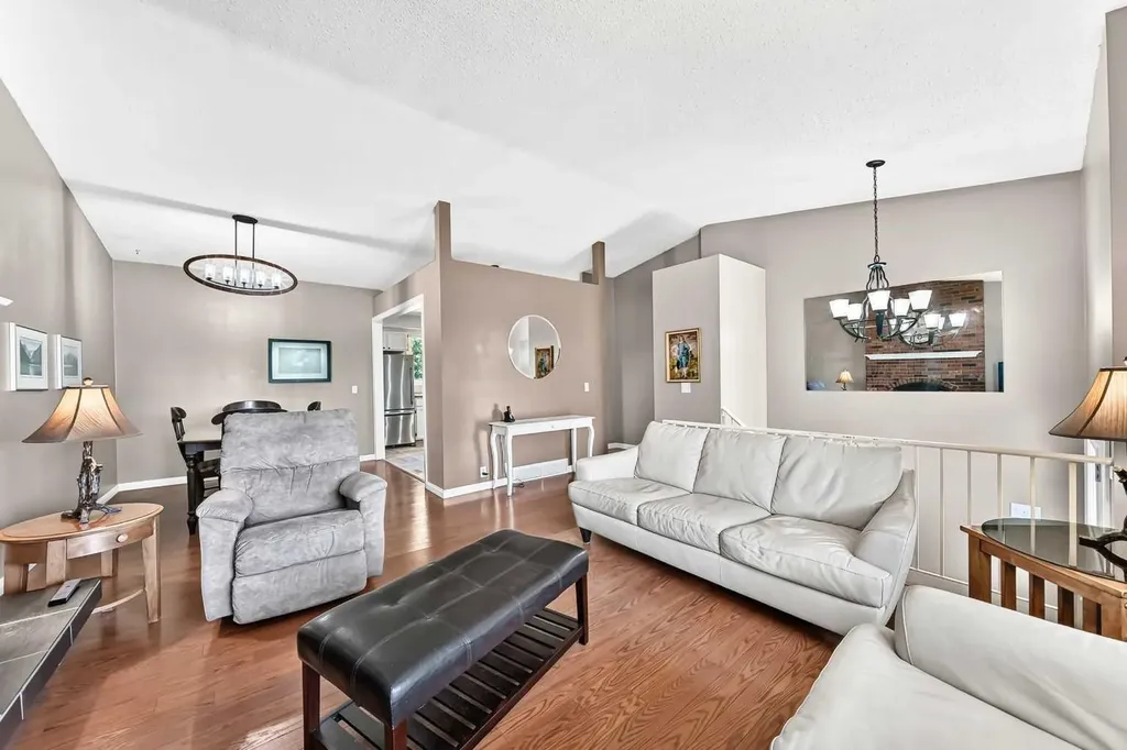 11335 Braeside Drive SW Calgary AB T2W 2V6