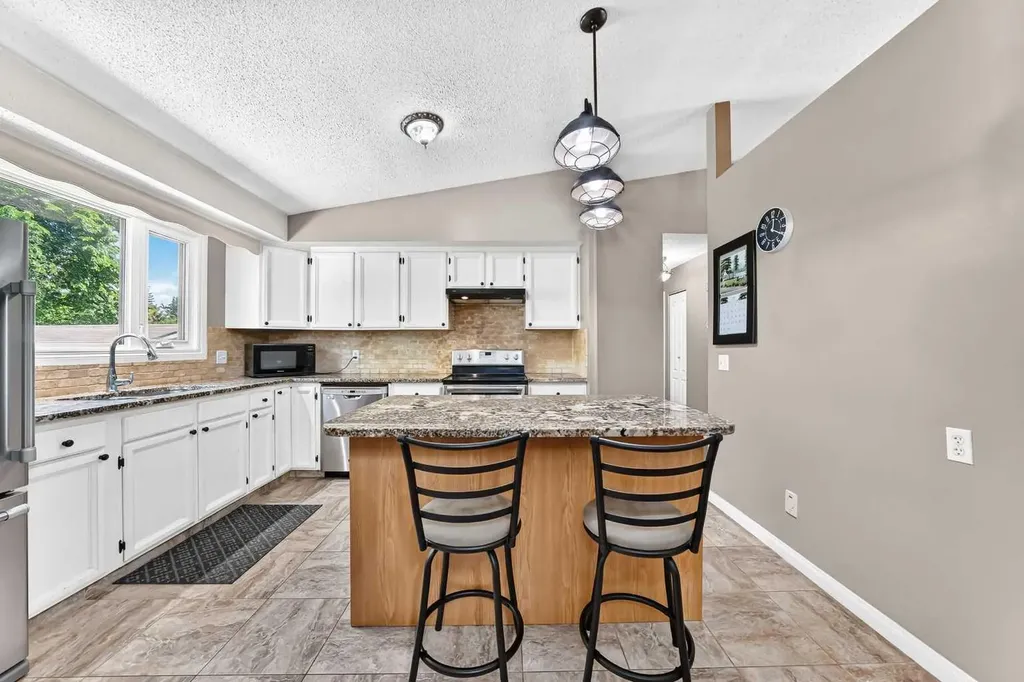 11335 Braeside Drive SW Calgary AB T2W 2V6