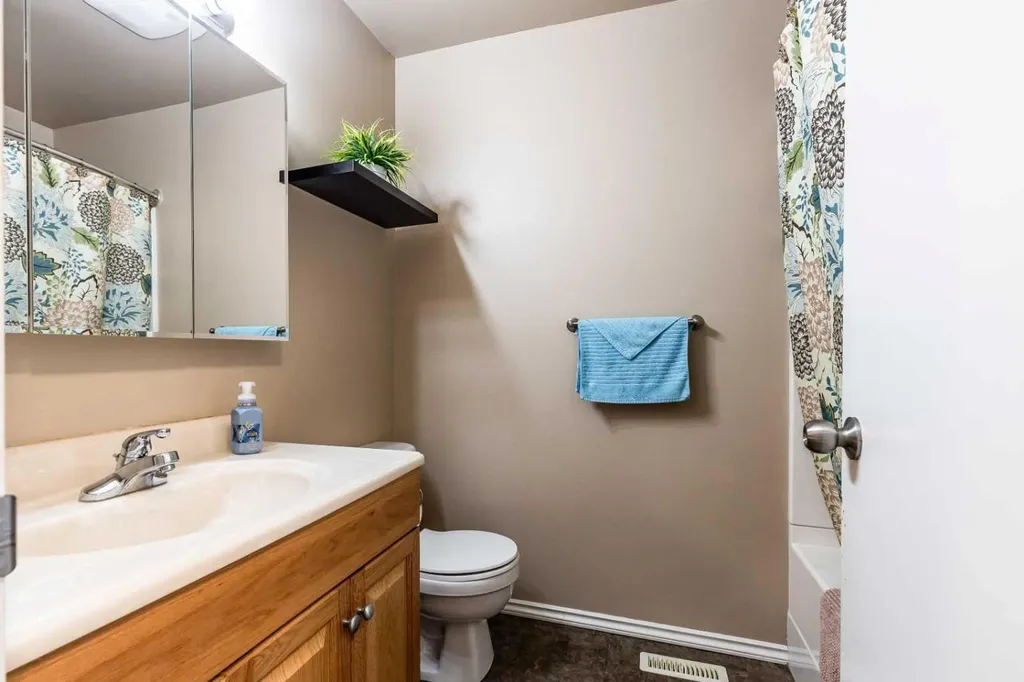 222 Cameron Road SE Medicine Hat AB T1B1P2