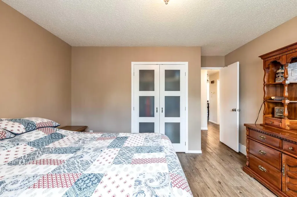 222 Cameron Road SE Medicine Hat AB T1B1P2