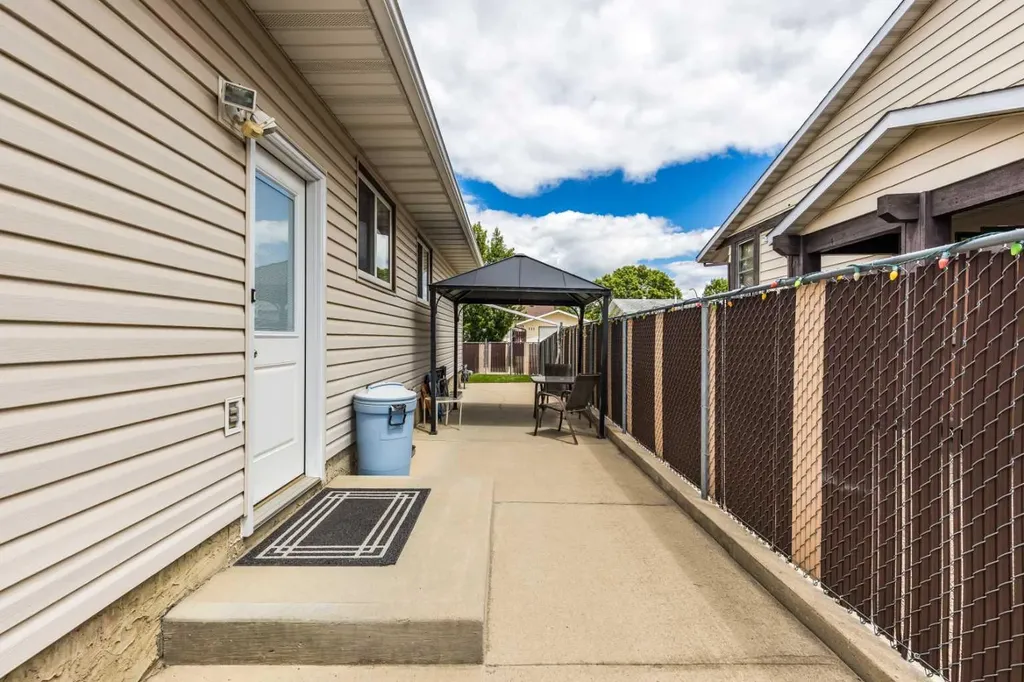 222 Cameron Road SE Medicine Hat AB T1B1P2