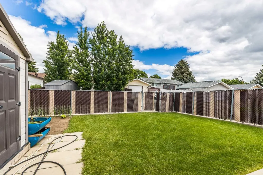 222 Cameron Road SE Medicine Hat AB T1B1P2